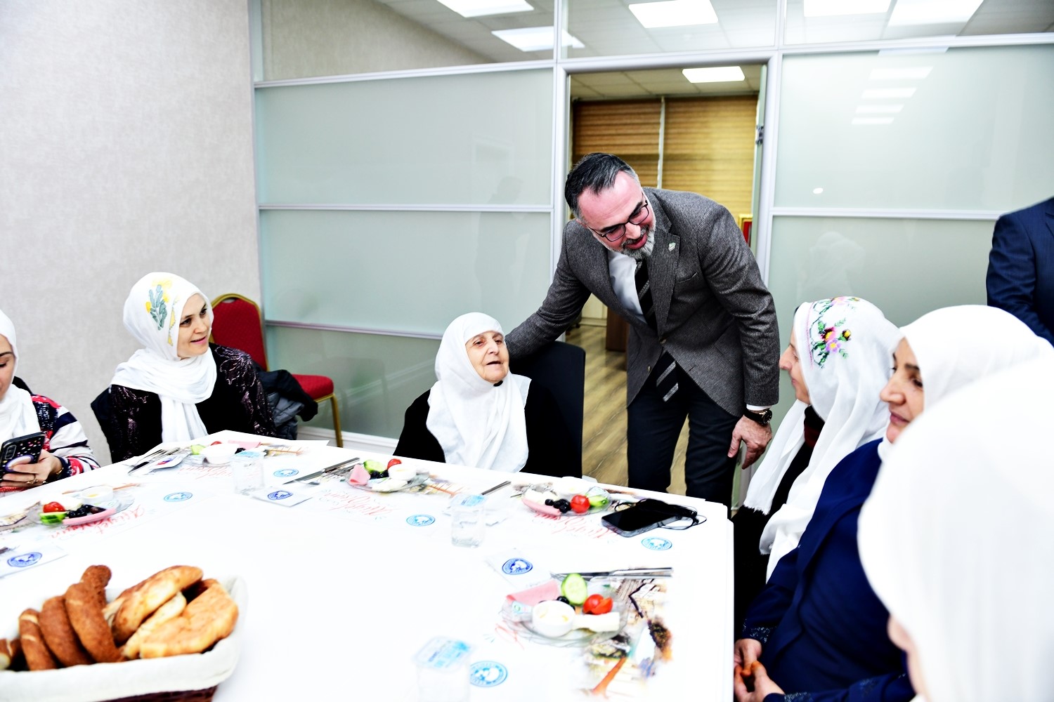 Derekızıklı kadınlardan Mihalgazi’ye destek
Derekızıklı kadınlardan Mihalgazi’ye destek