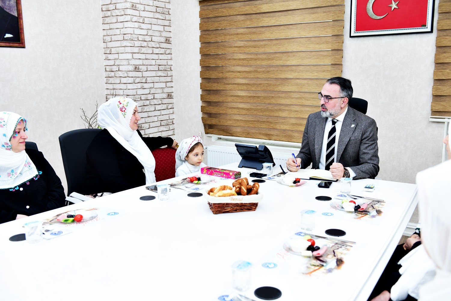 Derekızıklı kadınlardan Mihalgazi’ye destek
Derekızıklı kadınlardan Mihalgazi’ye destek