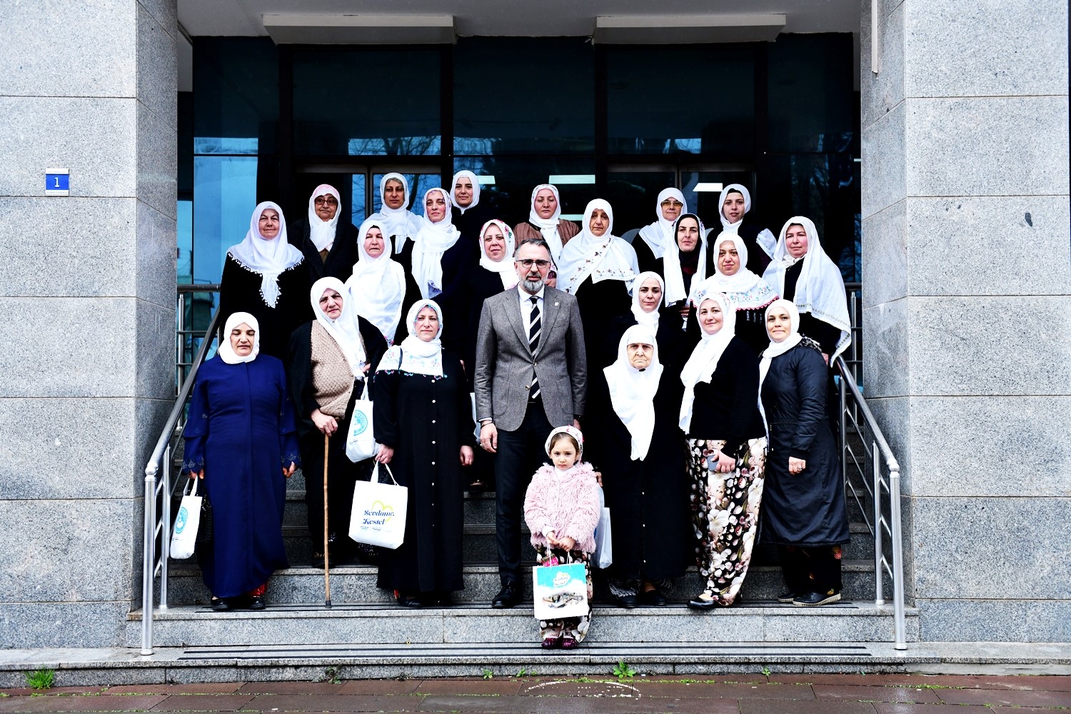 Derekızıklı kadınlardan Mihalgazi’ye destek
Derekızıklı kadınlardan Mihalgazi’ye destek