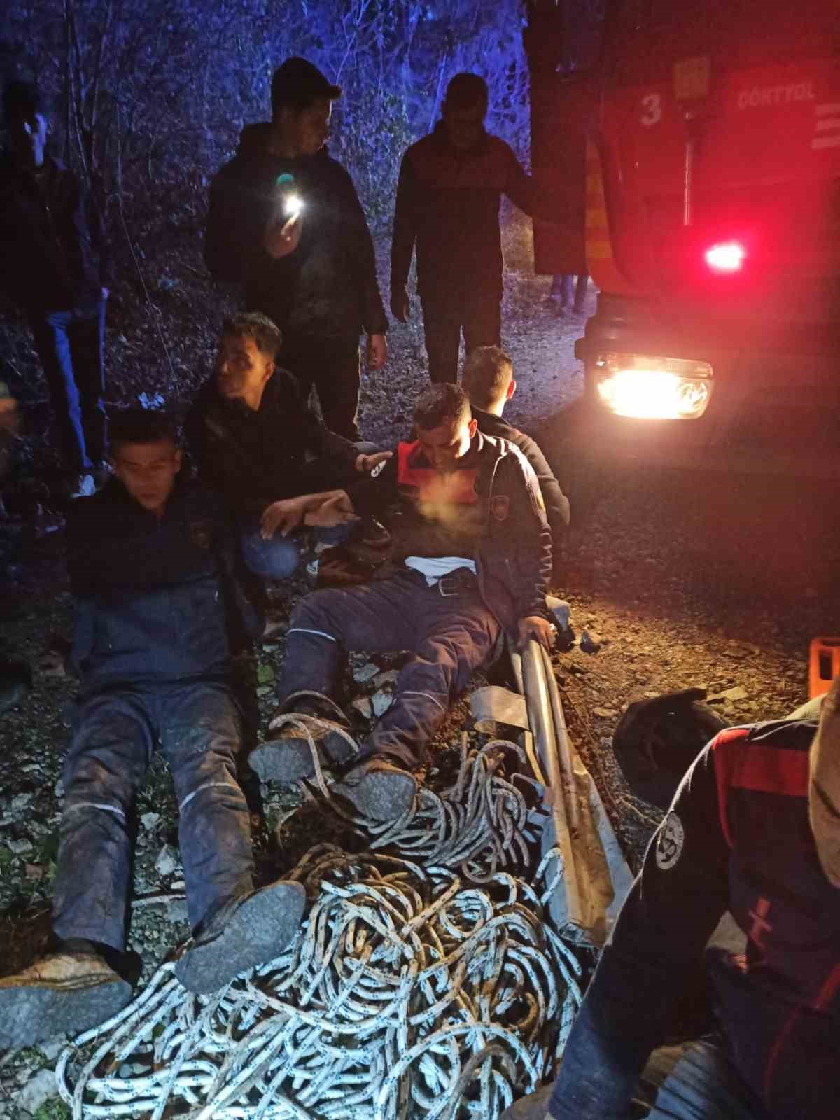 Dereye uçan operatörü kurtaran 4 itfaiye personeli, oksijen zehirlenmesi yaşadı
