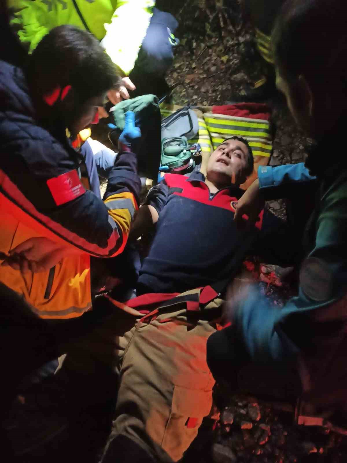 Dereye uçan operatörü kurtaran 4 itfaiye personeli, oksijen zehirlenmesi yaşadı
