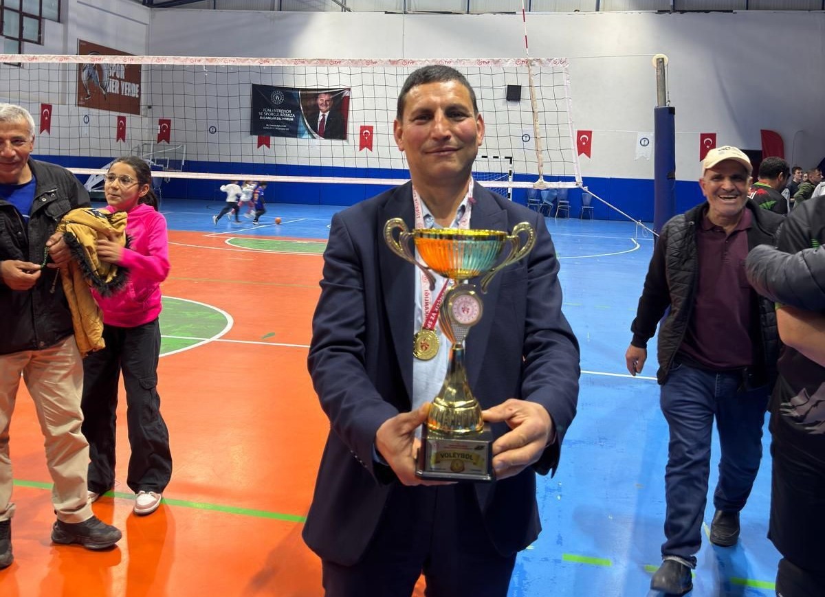 Derinkuyu hem gönülleri hem kupayı kazandı
