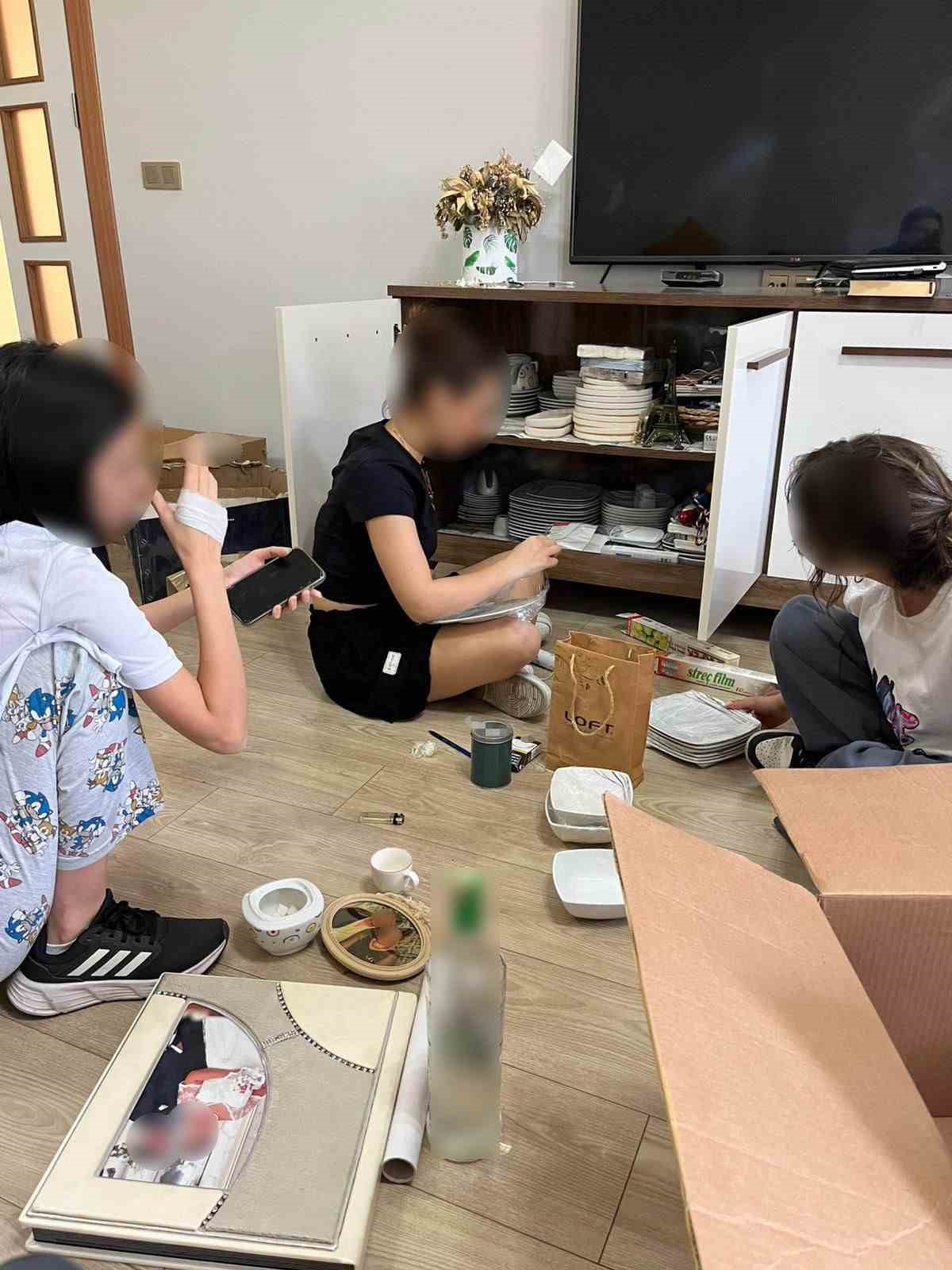 Ders saatinde öğrencileri evine götüren öğretmene adli kontrol
