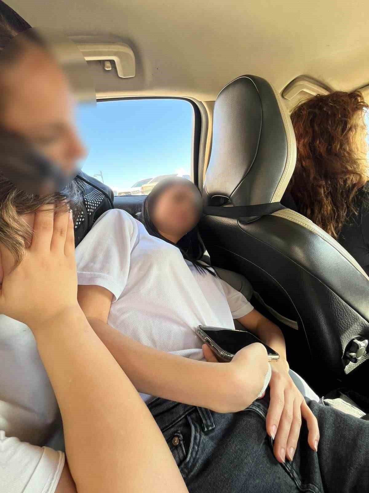 Ders saatinde öğrencileri evine götüren öğretmene adli kontrol
