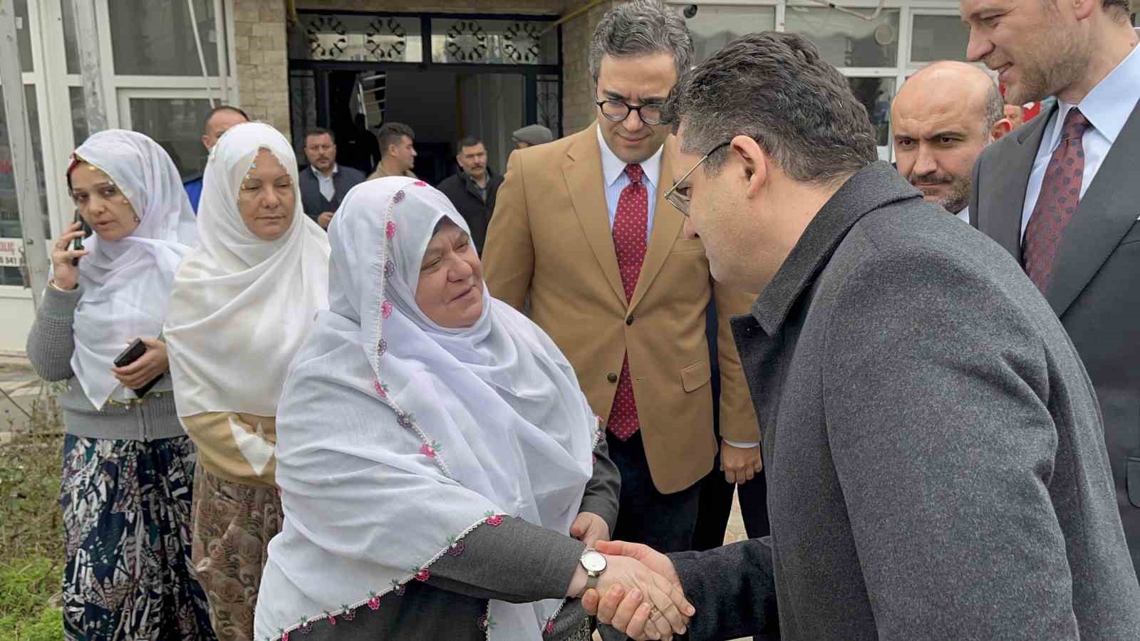 Dervişoğlu, İYİ Parti kurucusu Korkmaz’ın başörtüsü için hakaret ettiği Mihalgazi Belediye Başkanı’nı ziyaret etti
