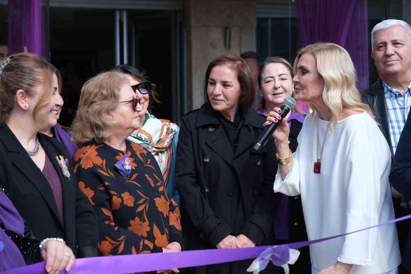 Derya Baykal, 8 Mart Kadınlar Günü’nde ilk gösterisini Büyükçekmece’de sahneledi
