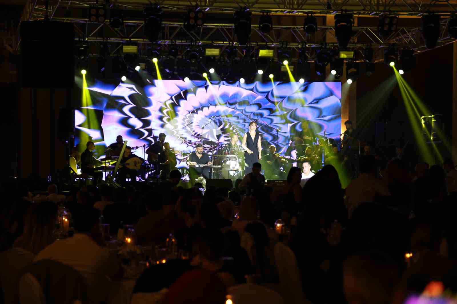 Derya Bedavacı Kapadokya’da sahne aldı
