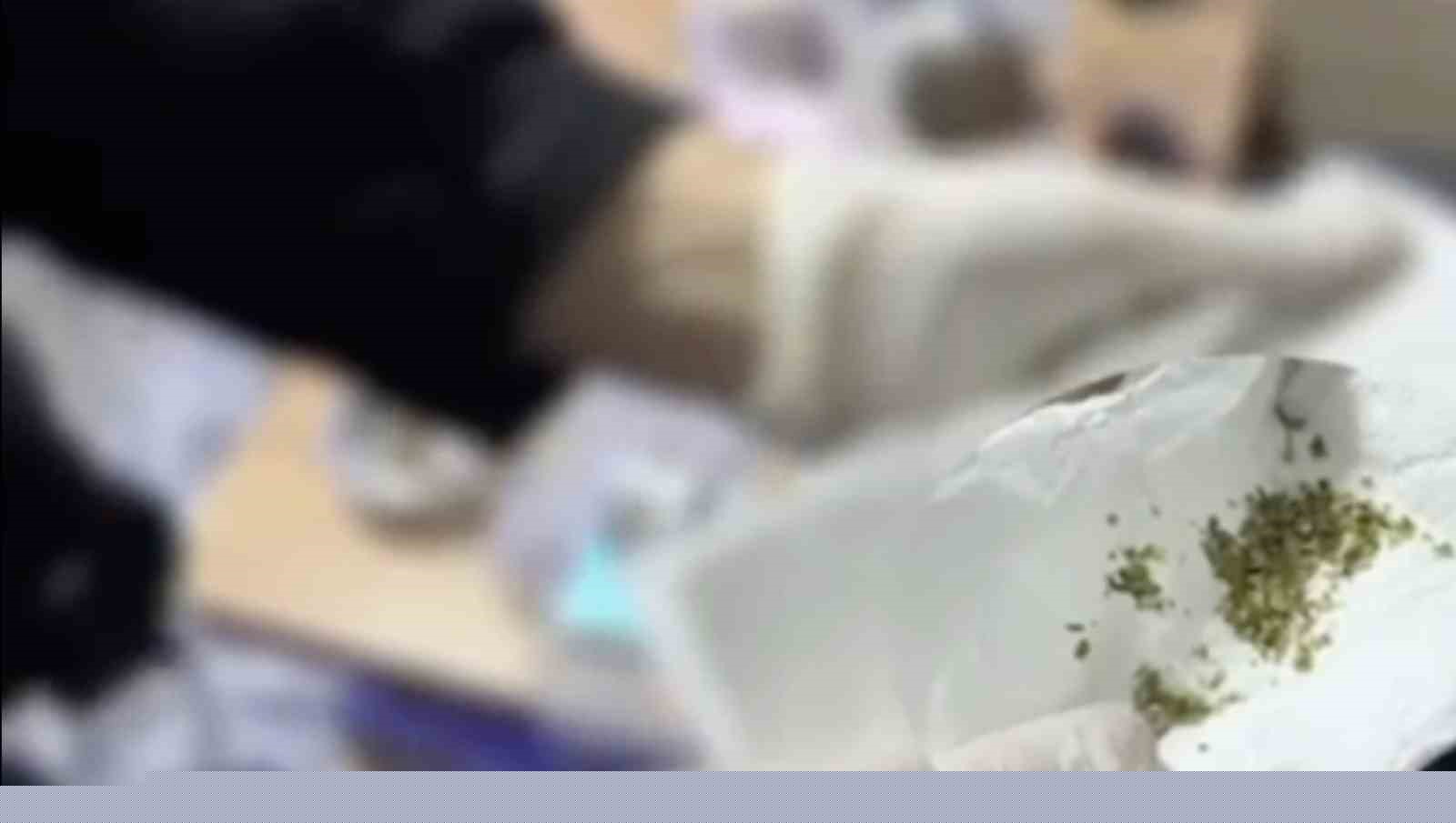 Deşifre olmamak için uyuşturucuyu aynı evde satıp kullandırmışlar
