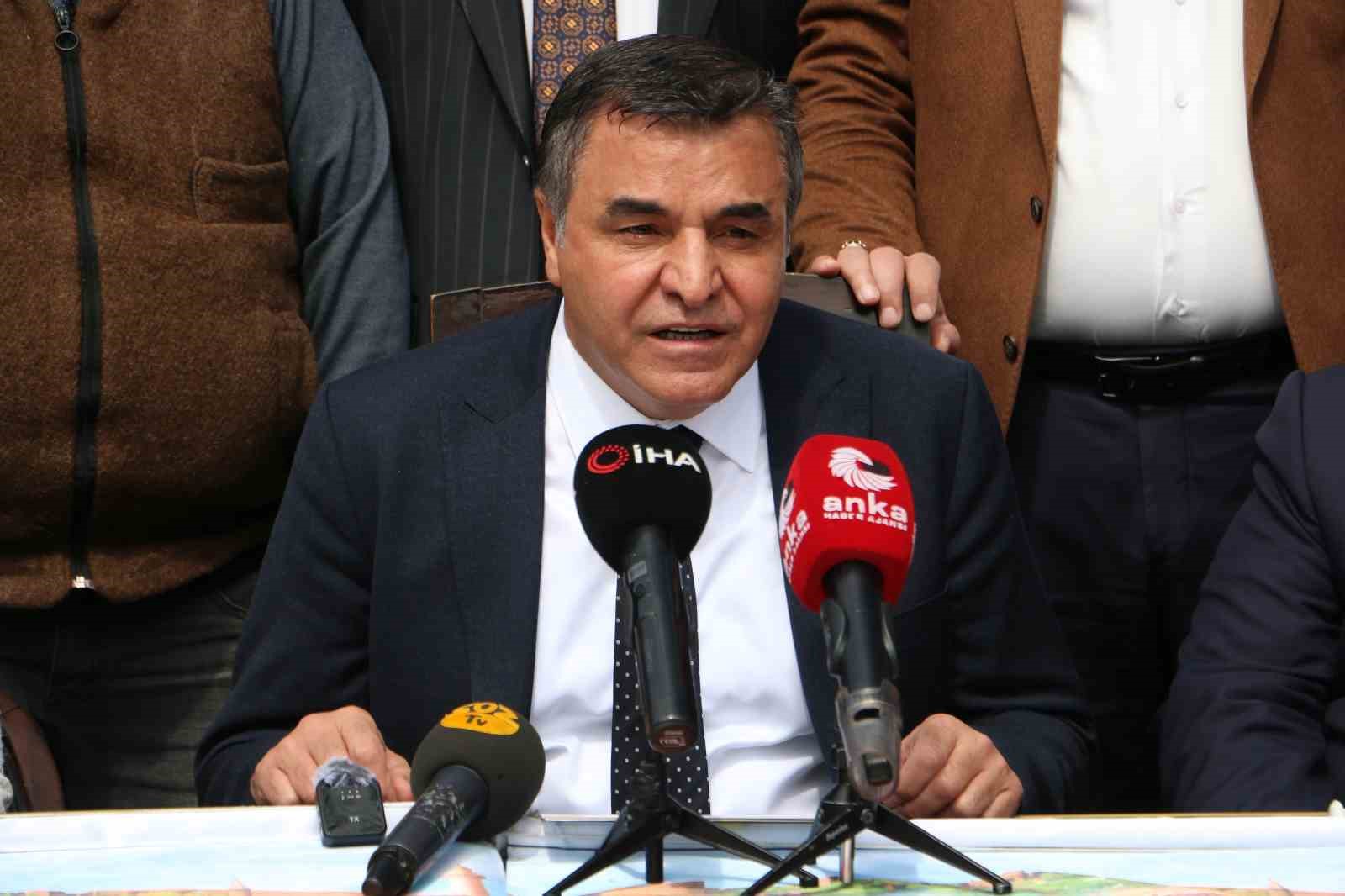 DESOB Başkanı Ebedinoğlu, kongrede adaylığını açıkladı
DESOB Başkanı Ebedinoğlu, kongrede adaylığını açıkladı