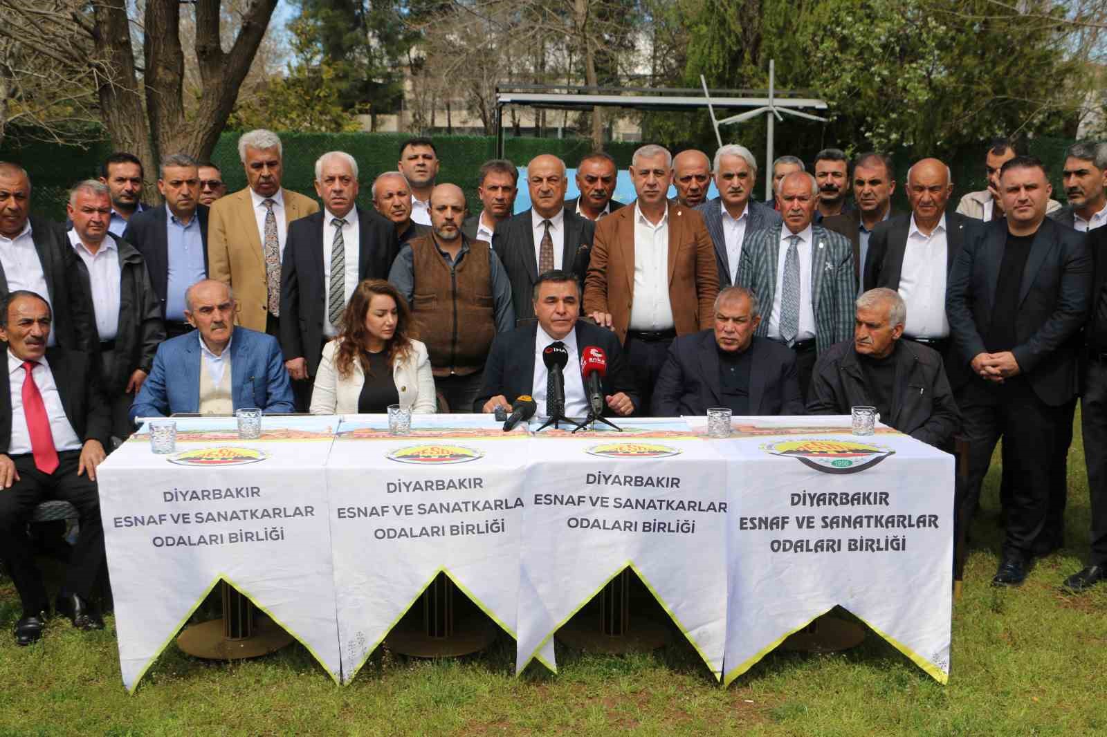 DESOB Başkanı Ebedinoğlu, kongrede adaylığını açıkladı
DESOB Başkanı Ebedinoğlu, kongrede adaylığını açıkladı