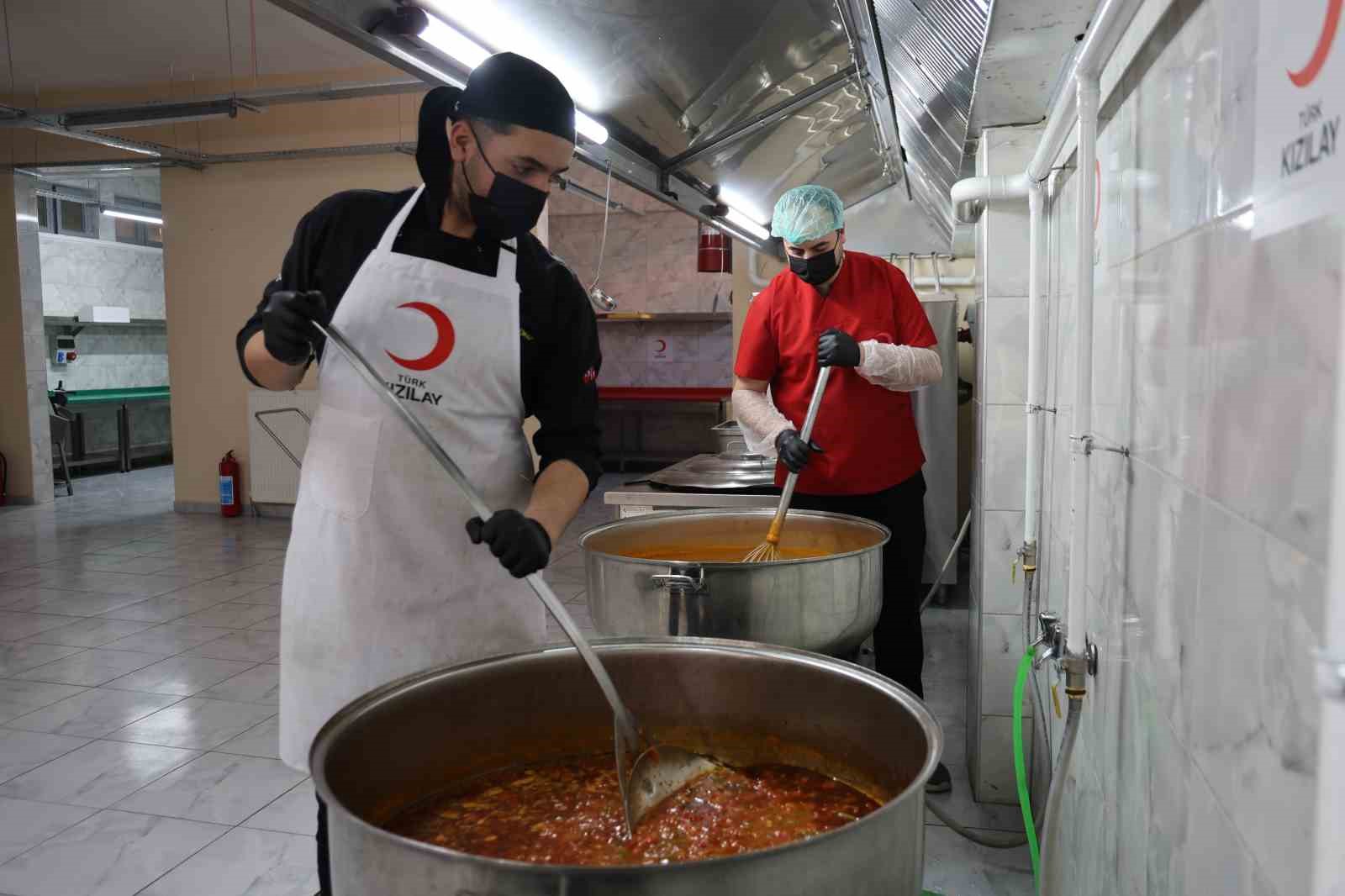 Dev kazanlar, ihtiyaç sahipleri için kaynıyor
