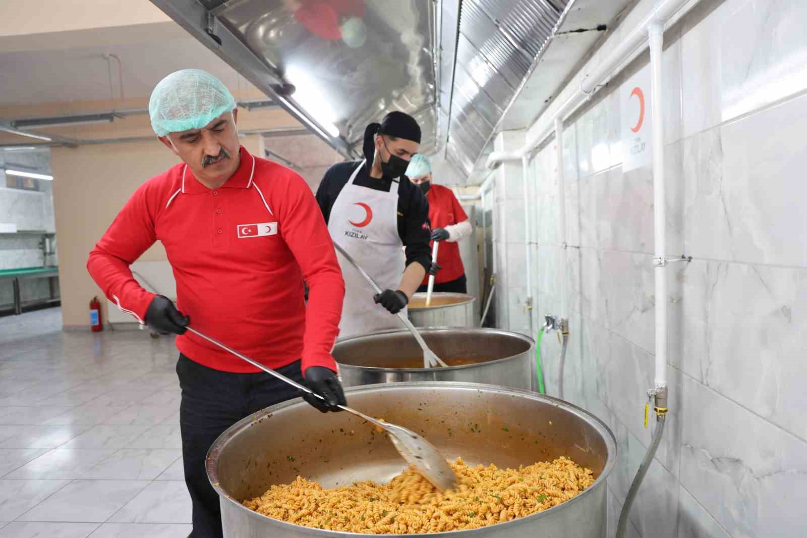 Dev kazanlar, ihtiyaç sahipleri için kaynıyor
