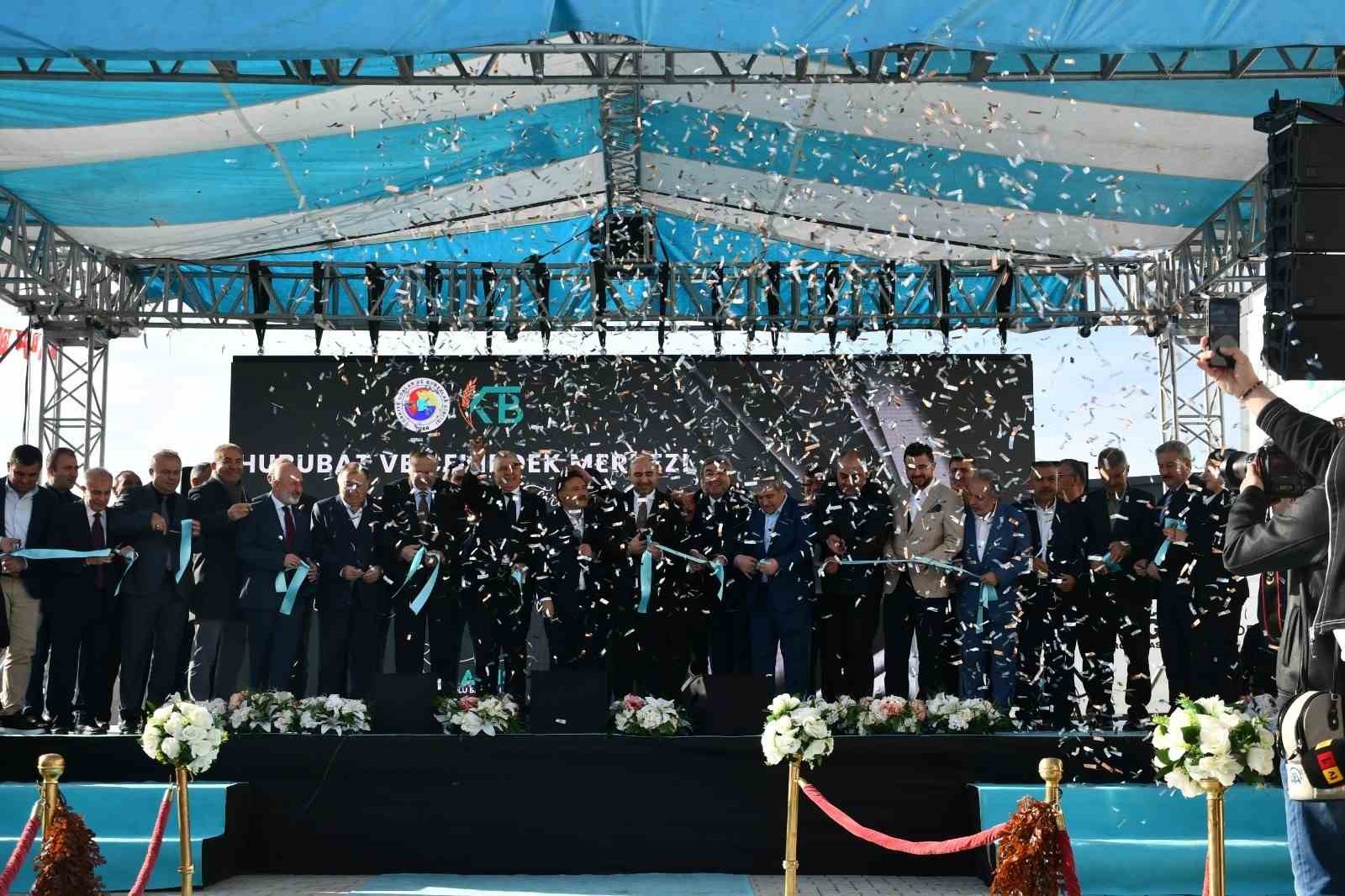 Dev projede tapular teslim edildi
