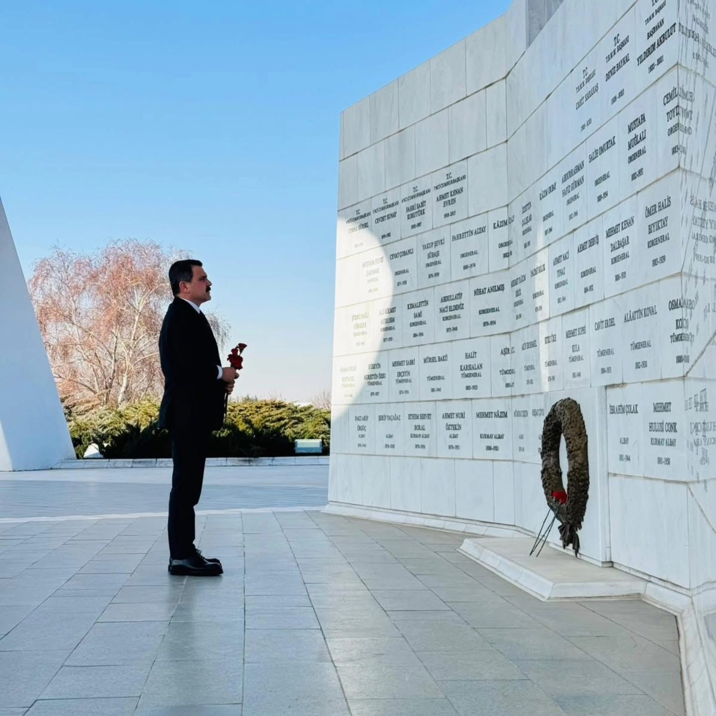 Devlet Büyükleri Anıt Mezarlığı’nda Anma Programı Gerçekleştirildi
