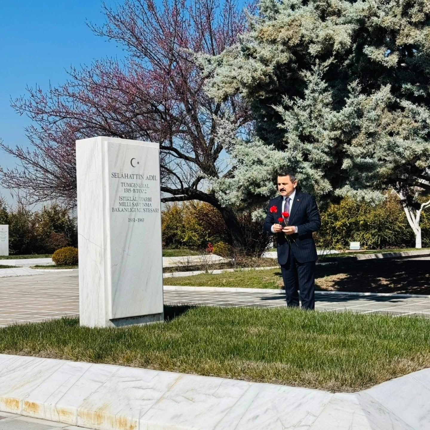 Devlet Büyükleri Anıt Mezarlığı’nda Anma Programı Gerçekleştirildi
