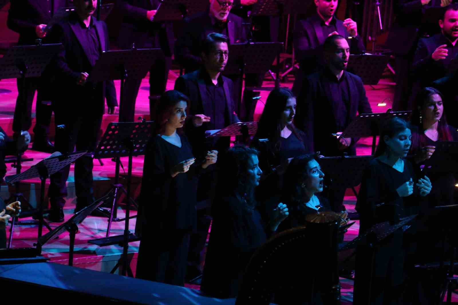 Devlet Çoksesli Korosu’ndan ‘Aurora’ Konseri
