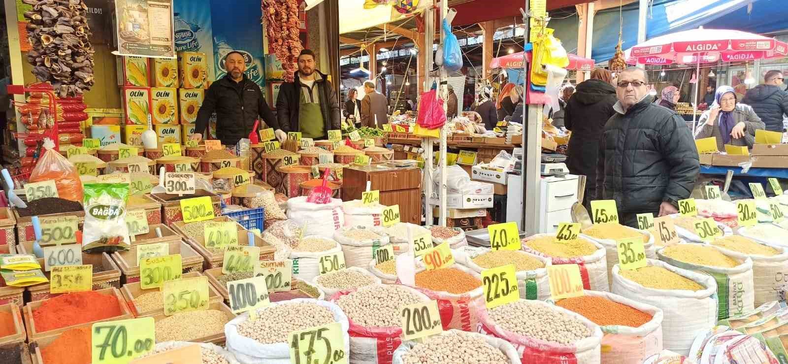 Devrek pazarında Ramazan ayı hareketliliği
Devrek pazarında Ramazan ayı hareketliliği