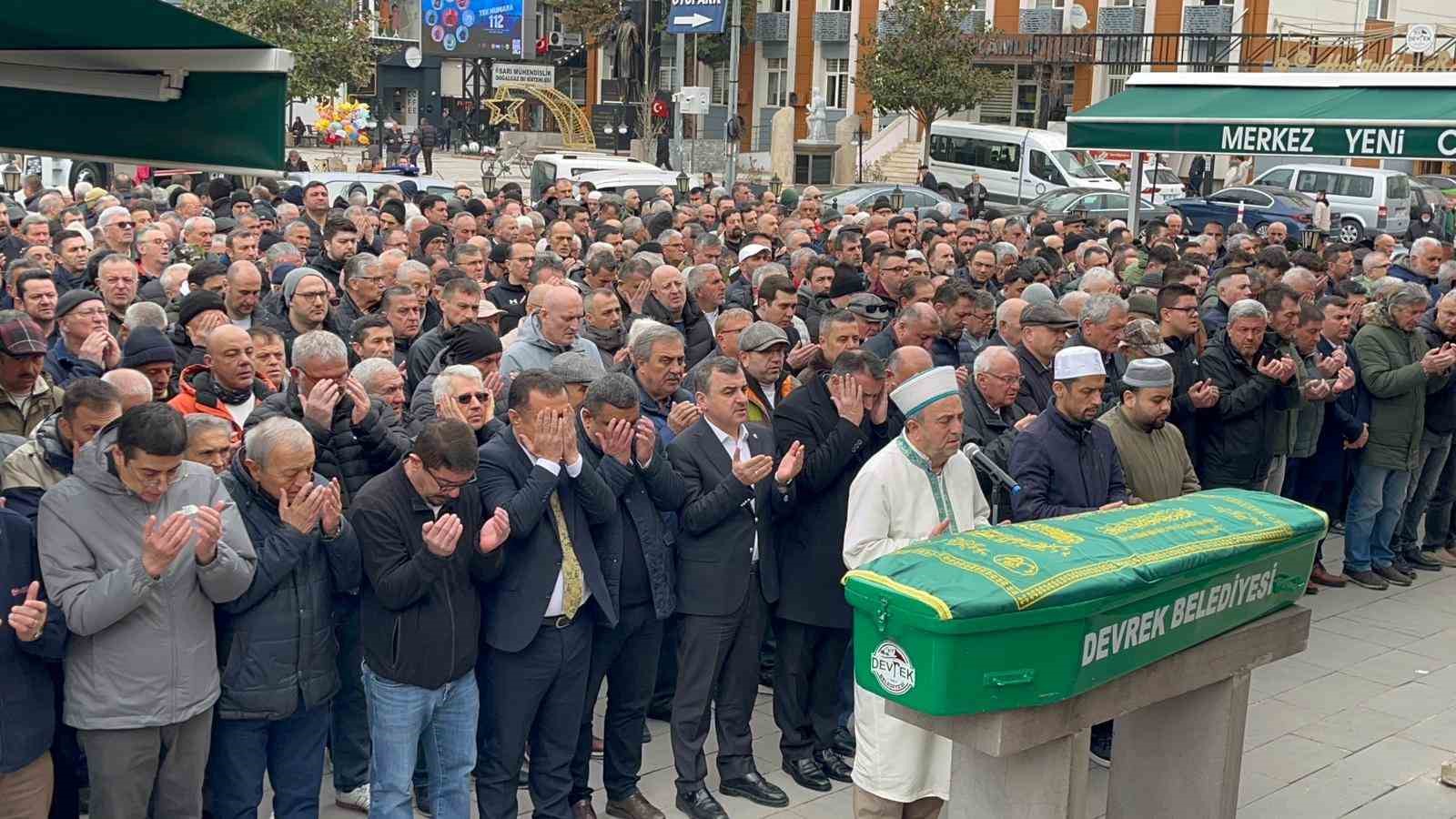 Devrek Postasının sahibi Çavuşoğlu hayatını kaybetti
Devrek Postasının sahibi Çavuşoğlu hayatını kaybetti