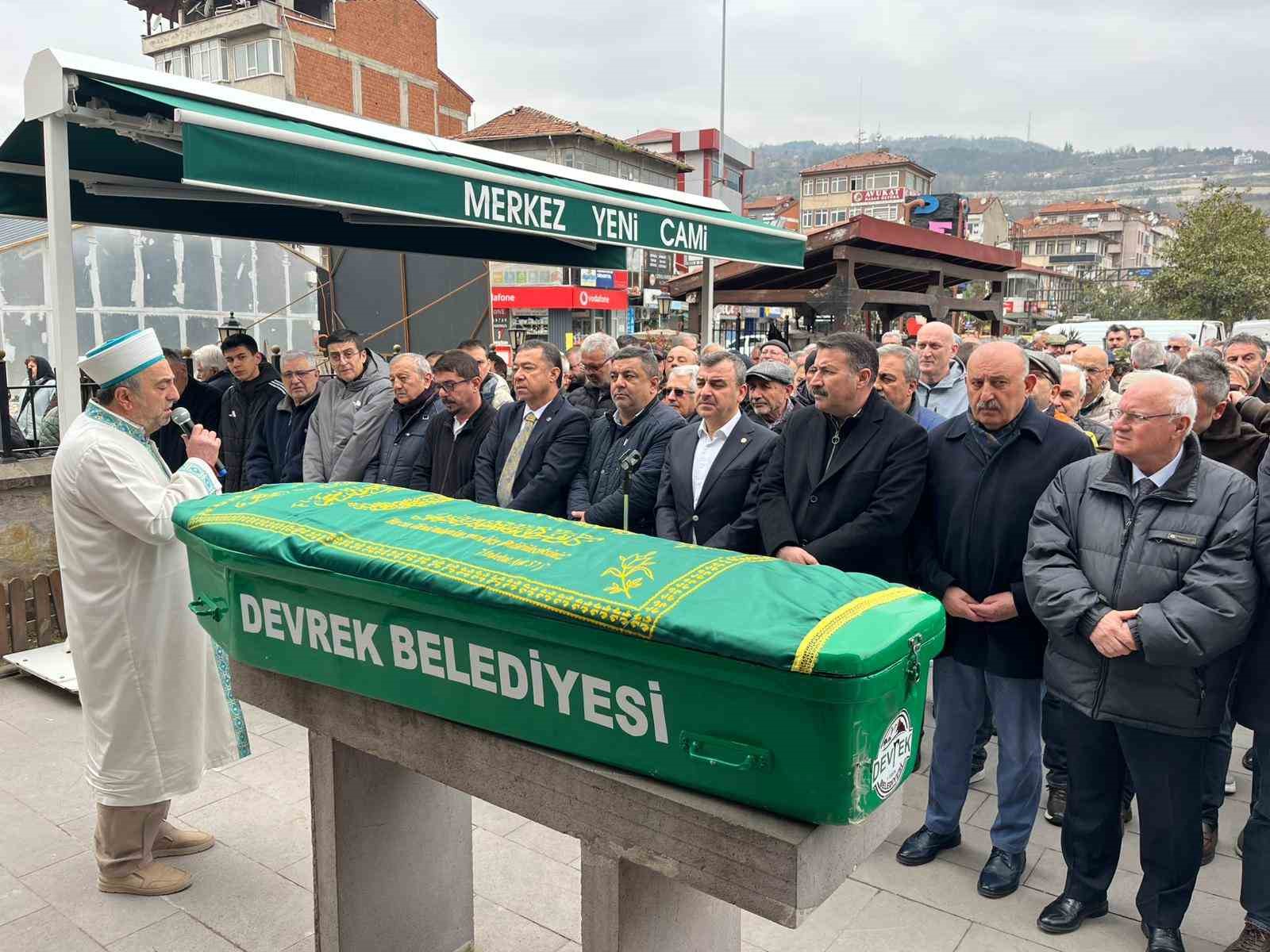 Devrek Postasının sahibi Çavuşoğlu hayatını kaybetti
Devrek Postasının sahibi Çavuşoğlu hayatını kaybetti