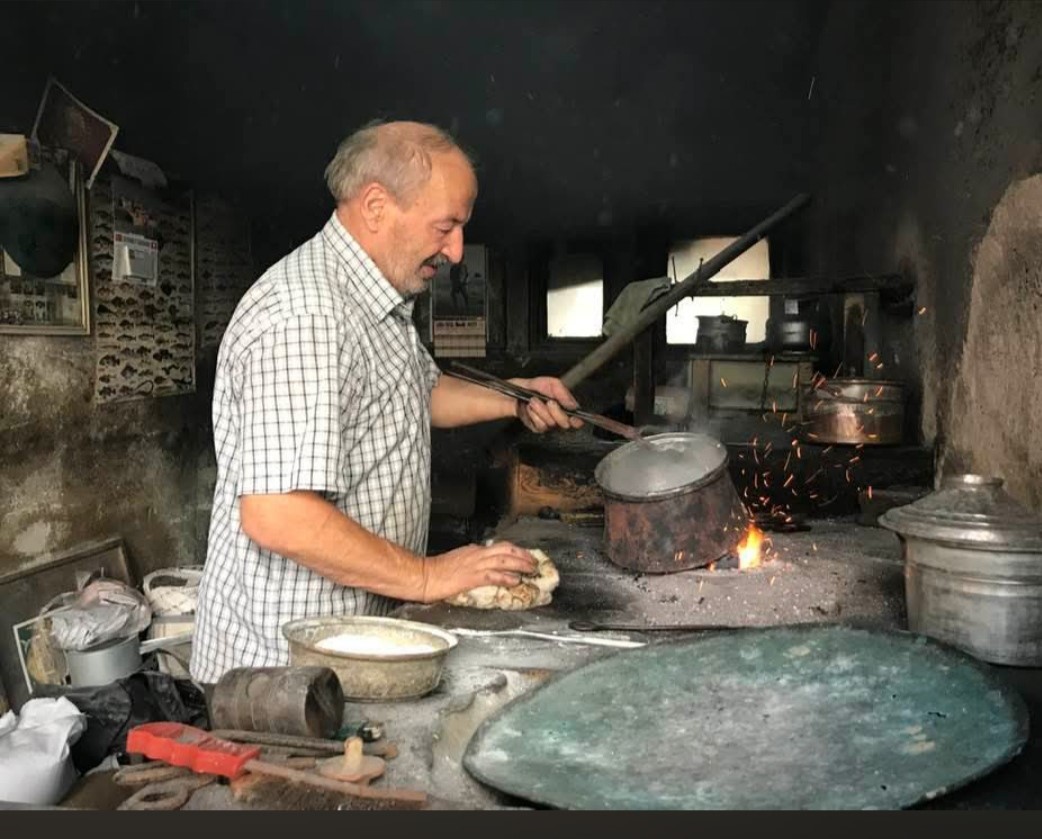 Devrek’in sevilen kalay ustasıı son yolculuğuna dualarla uğurlandı
