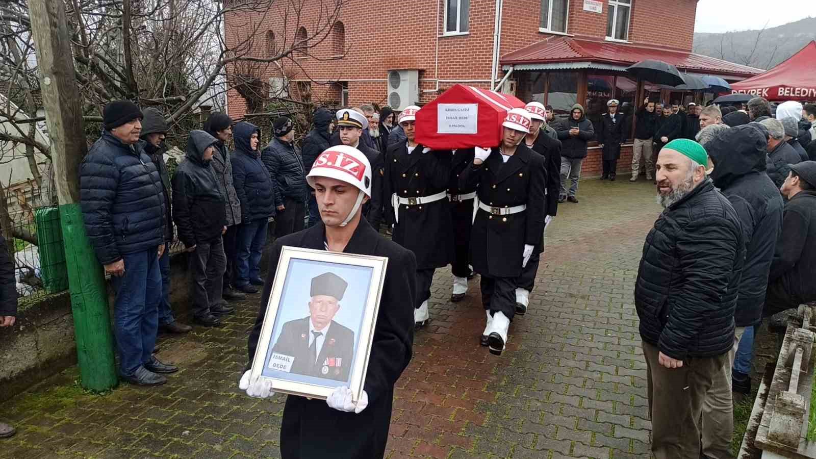 Devrekli Kıbrıs Gazisi son yolculuğuna dualarla uğurlandı
