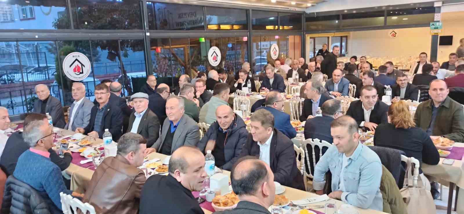 Devrekli muhtarlar iftar yemeğinde bir araya geldiler
Devrekli muhtarlar iftar yemeğinde bir araya geldiler