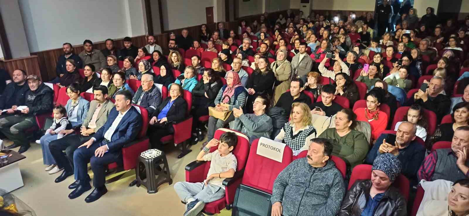 Devrek’te düzenlenen Türk Halk Müziği konseri büyük ilgi gördü
