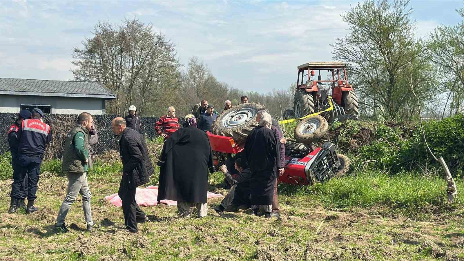 Devrilen traktörün altında kalarak hayatını kaybetti
