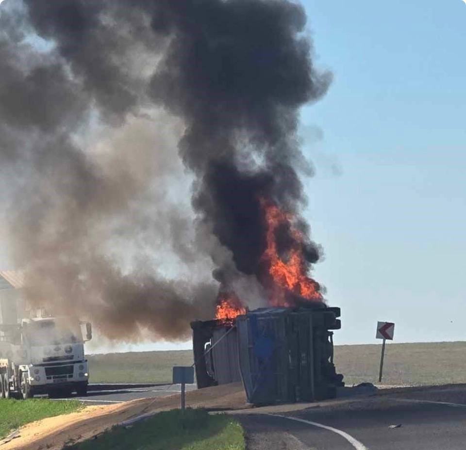 Devrilerek yanan tırın sürücüsü sinir krizi geçirdi
