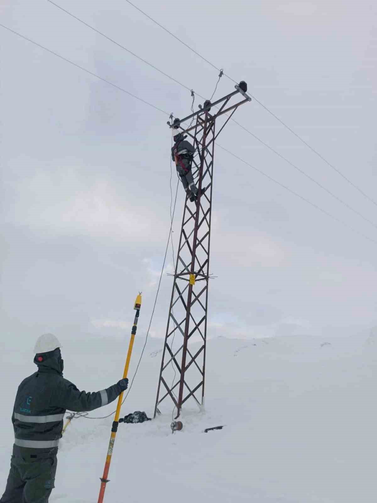 Dicle Elektrik’ten 6 ilde kar mesaisi
