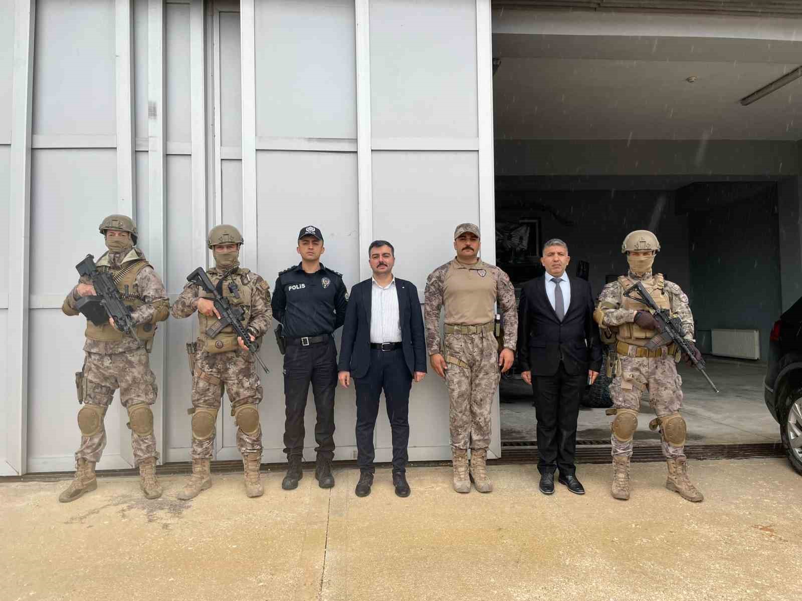 Dicle Kaymakamı Atış, emniyet personeli ile bir araya geldi
