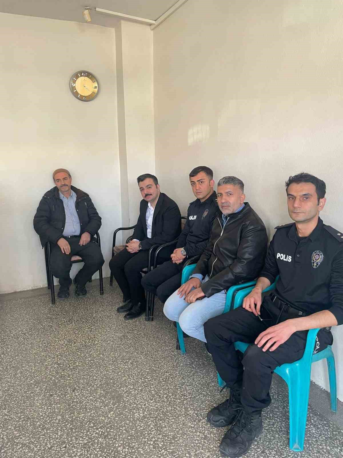 Dicle Kaymakamı Atış, esnaf ve vatandaşlarla bir araya geldi
