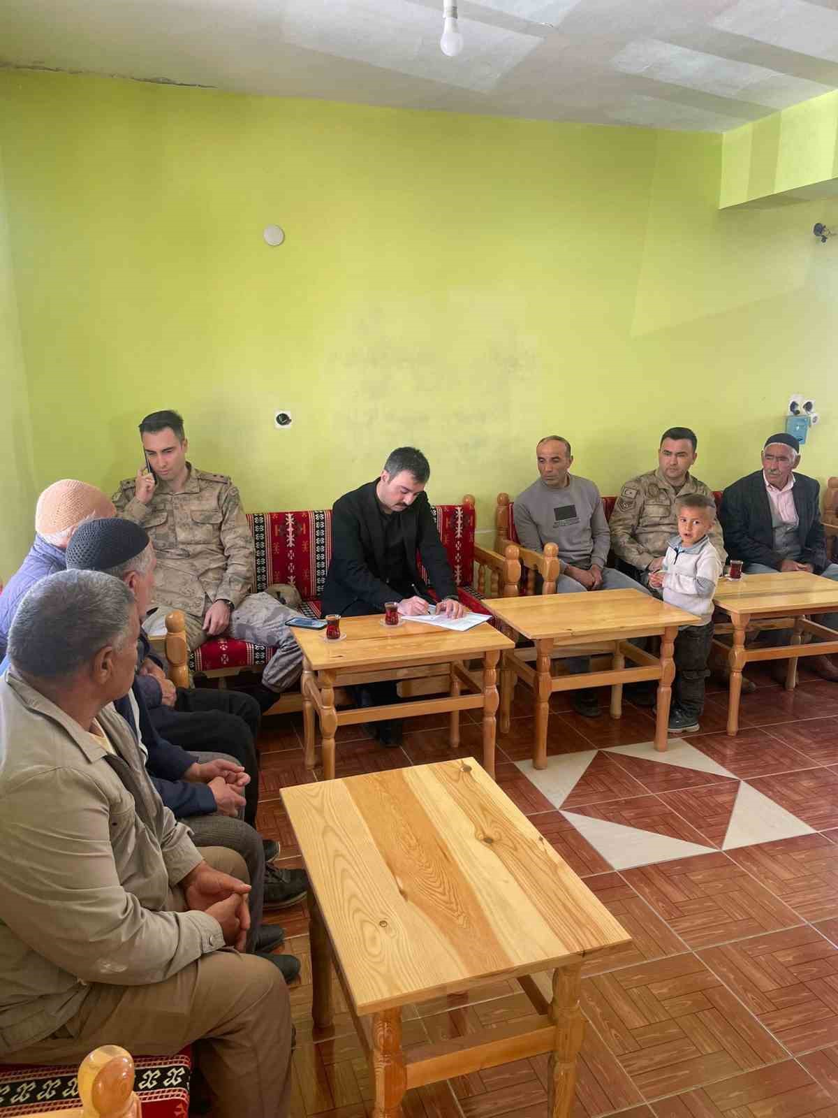 Dicle Kaymakamı Atış, esnaf ve vatandaşlarla bir araya geldi
