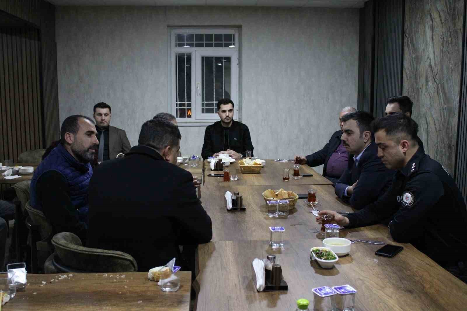 Dicle Kaymakamı Mustafa Atış, şehit yakınları ve gazilerle iftarda buluştu
