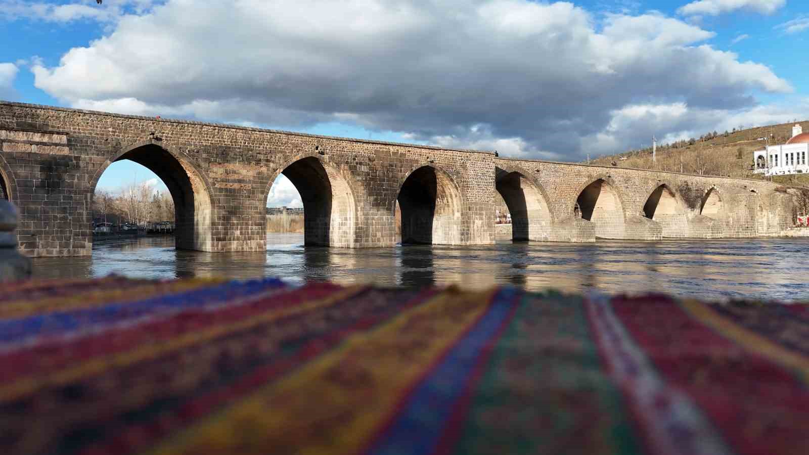 Dicle Nehri’nde yükselen su seviyesi dronla görüntülendi
