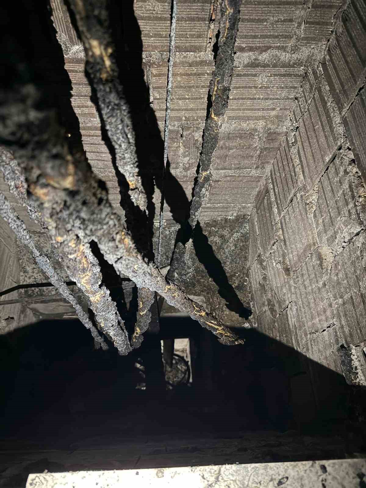 Dicle Üniversitesi’ndeki polikliniklerde çıkan yangın itfaiye tarafından söndürüldü
