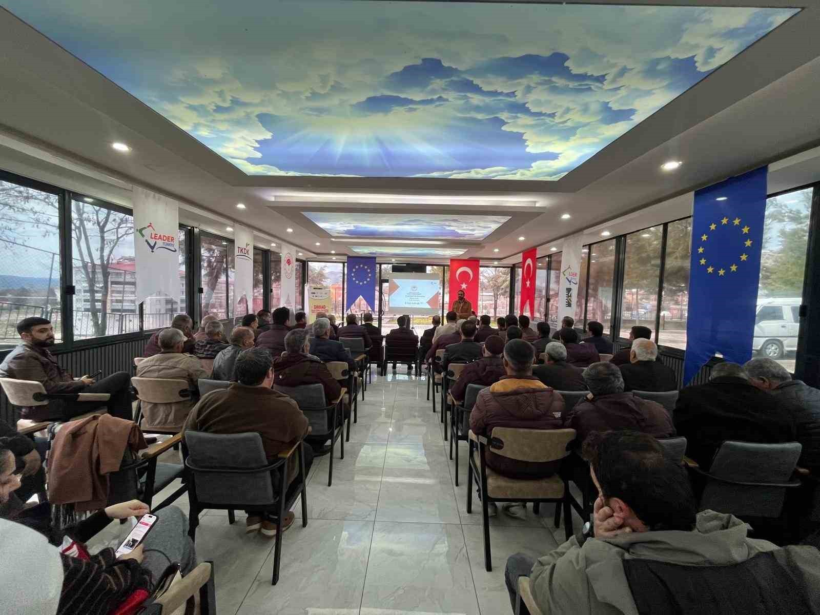 Dicle Yerel Eylem Grubu Derneğinden muhtar, kandın ve gençlere IPARD III eğitimi
Dicle Yerel Eylem Grubu Derneğinden muhtar, kandın ve gençlere IPARD III eğitimi