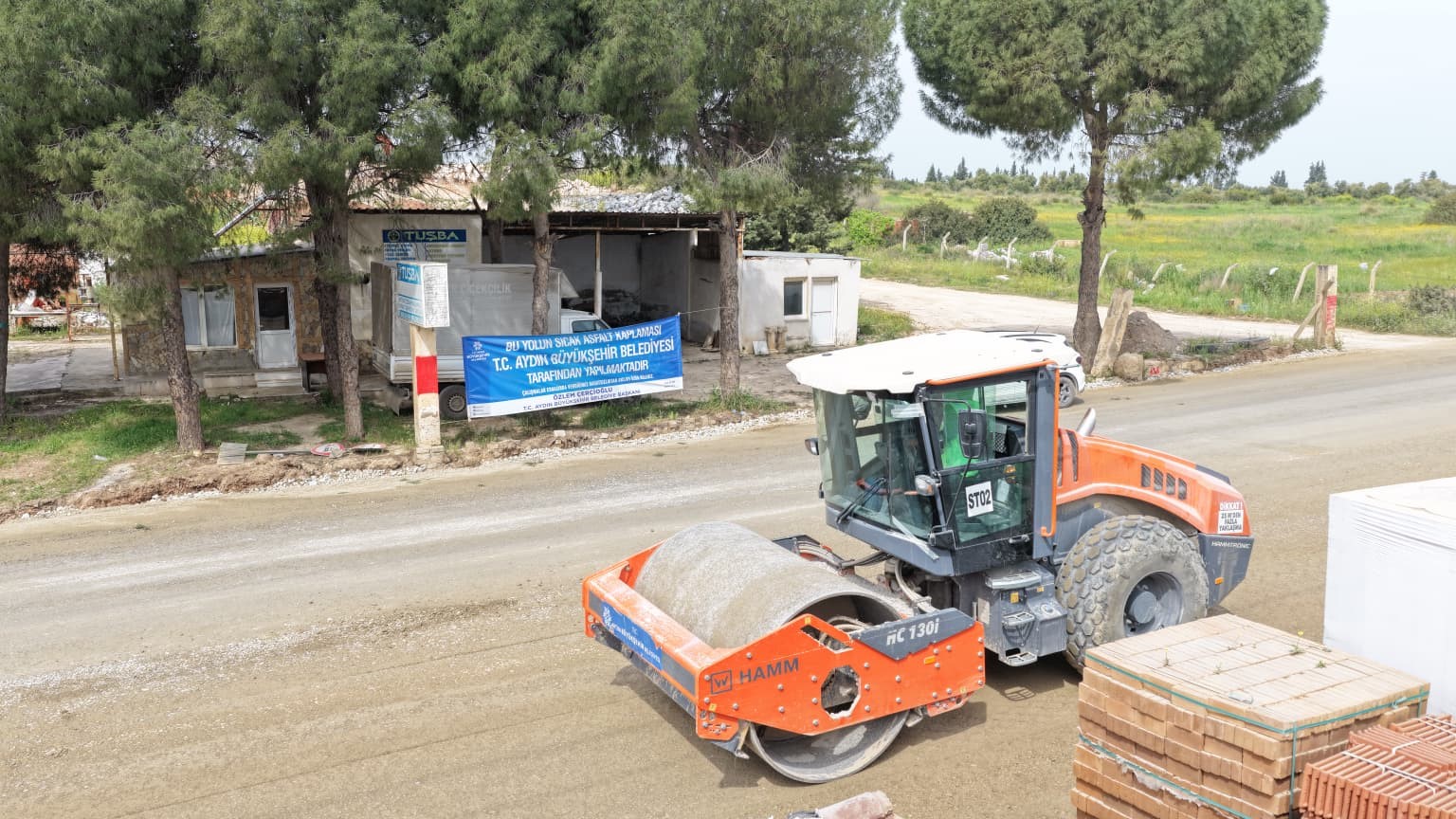 Didim Akbük’te yol yenileme çalışmaları başladı
