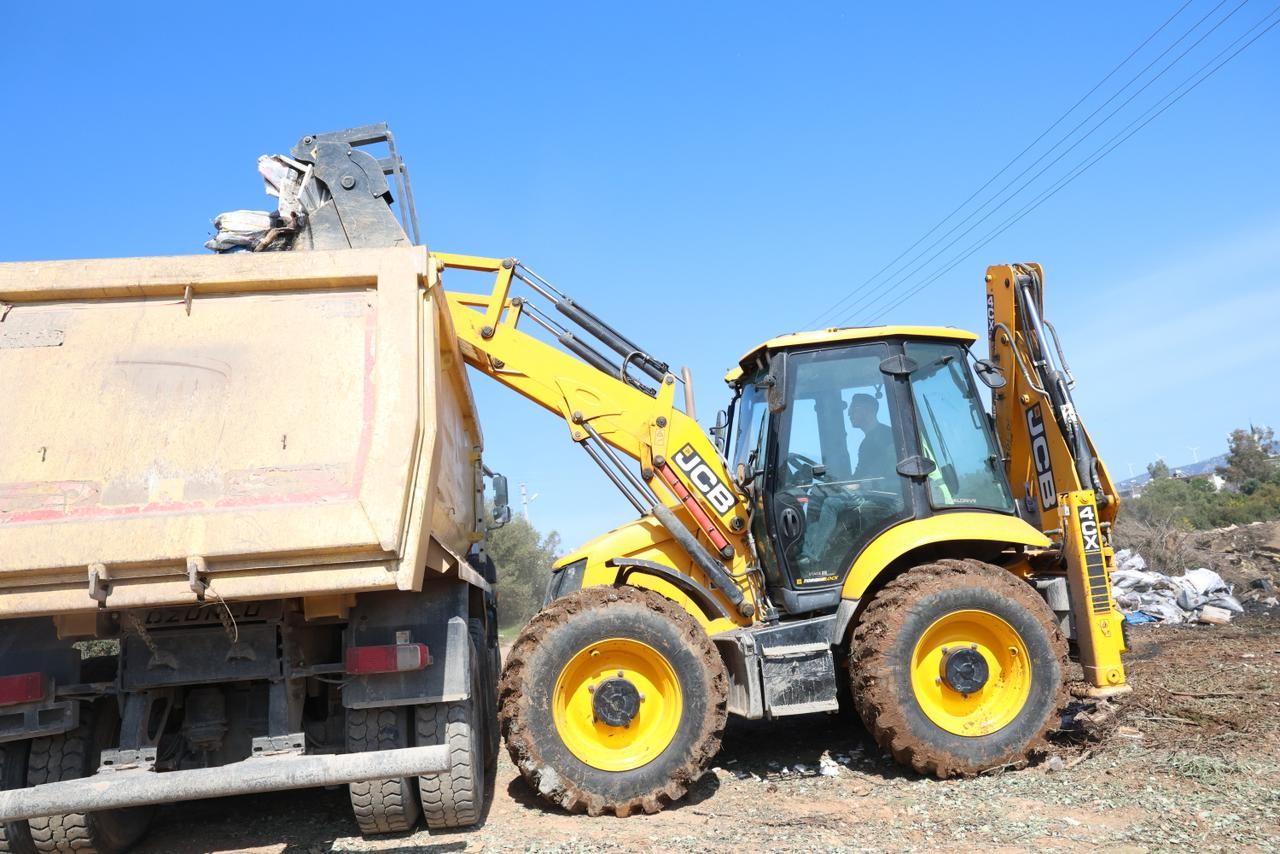 Didim Belediyesi ekiplerinden temizlik çalışması

