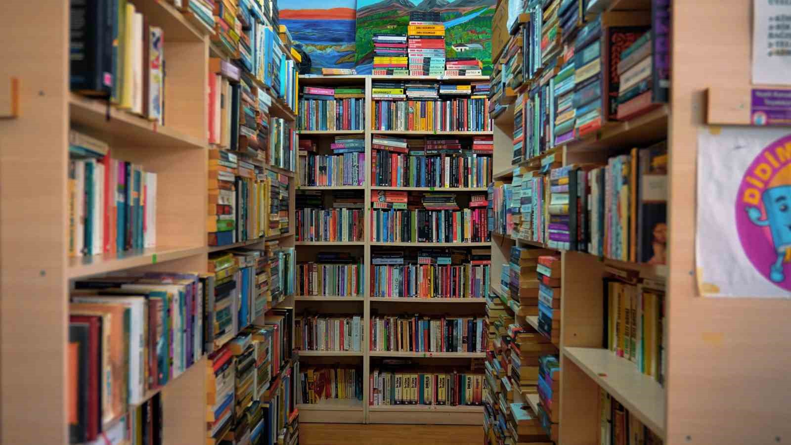 Didim Belediyesi Halk Kütüphanesi gençlerin buluşma merkezi oldu
Didim Belediyesi Halk Kütüphanesi gençlerin buluşma merkezi oldu