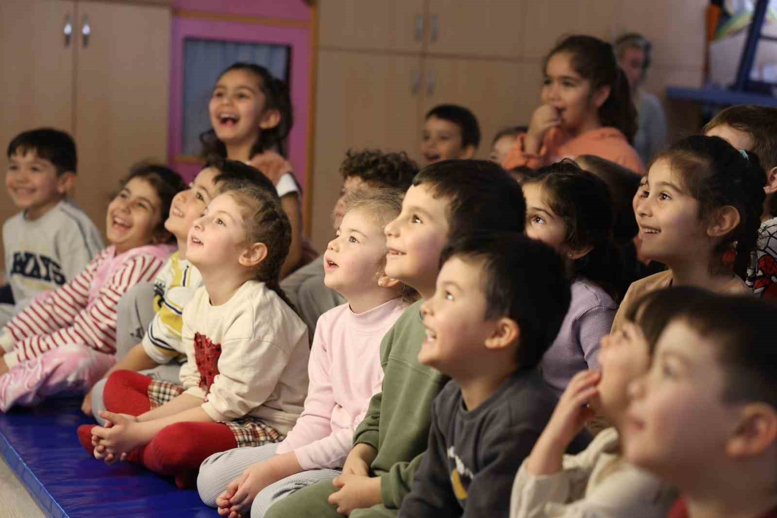 Didim Belediyesi minikleri Hacivat ve Karagöz ile buluşturdu
