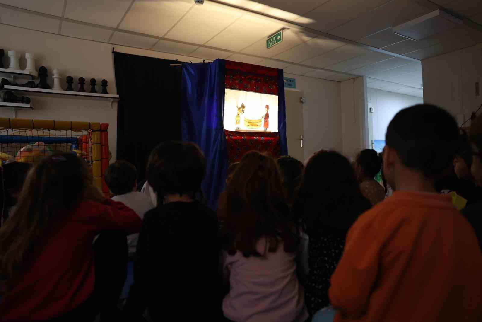 Didim Belediyesi minikleri Hacivat ve Karagöz ile buluşturdu
