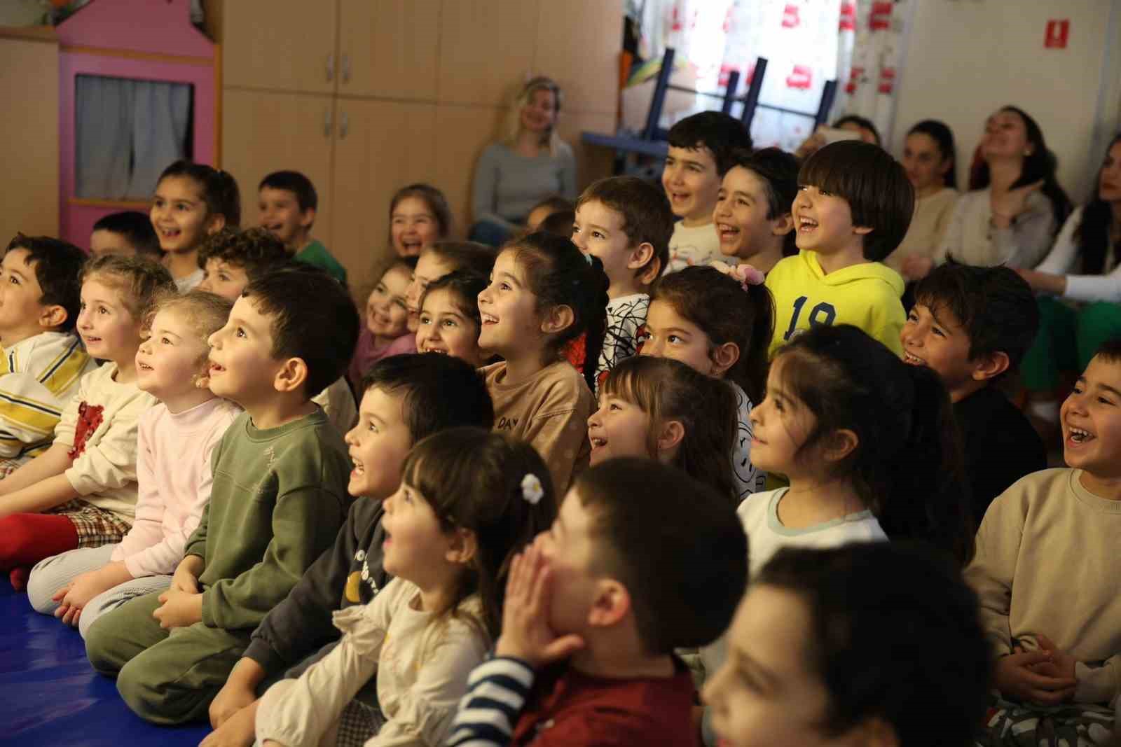 Didim Belediyesi minikleri Hacivat ve Karagöz ile buluşturdu
