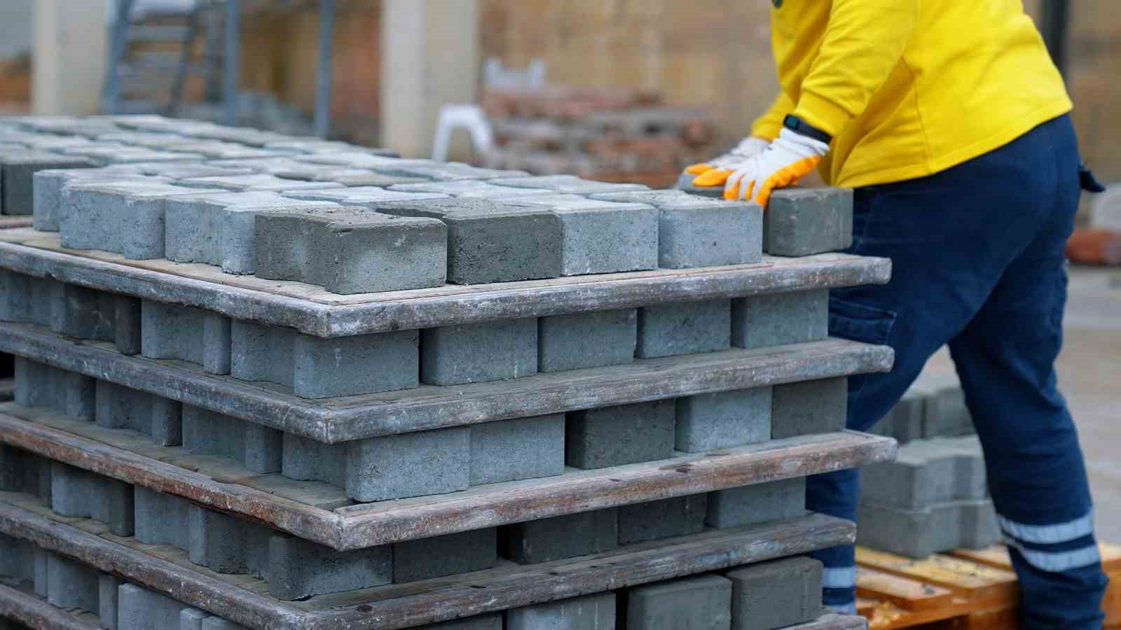 Didim Belediyesi, parke taşlarını kendisi üretiyor
