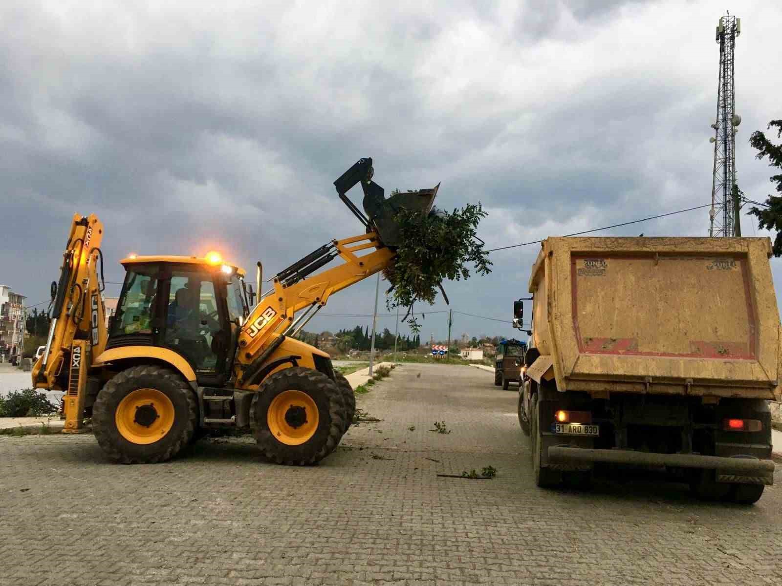 Didim Belediyesi sahada çalışmalarını sürdürüyor
