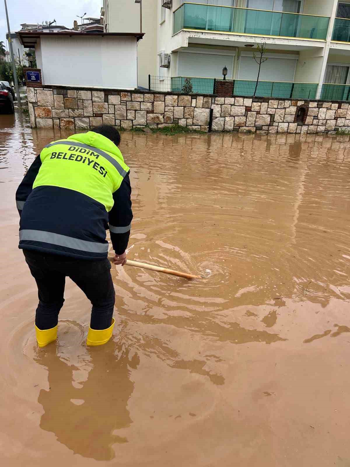 Didim Belediyesi tüm ekipleriyle sahada
