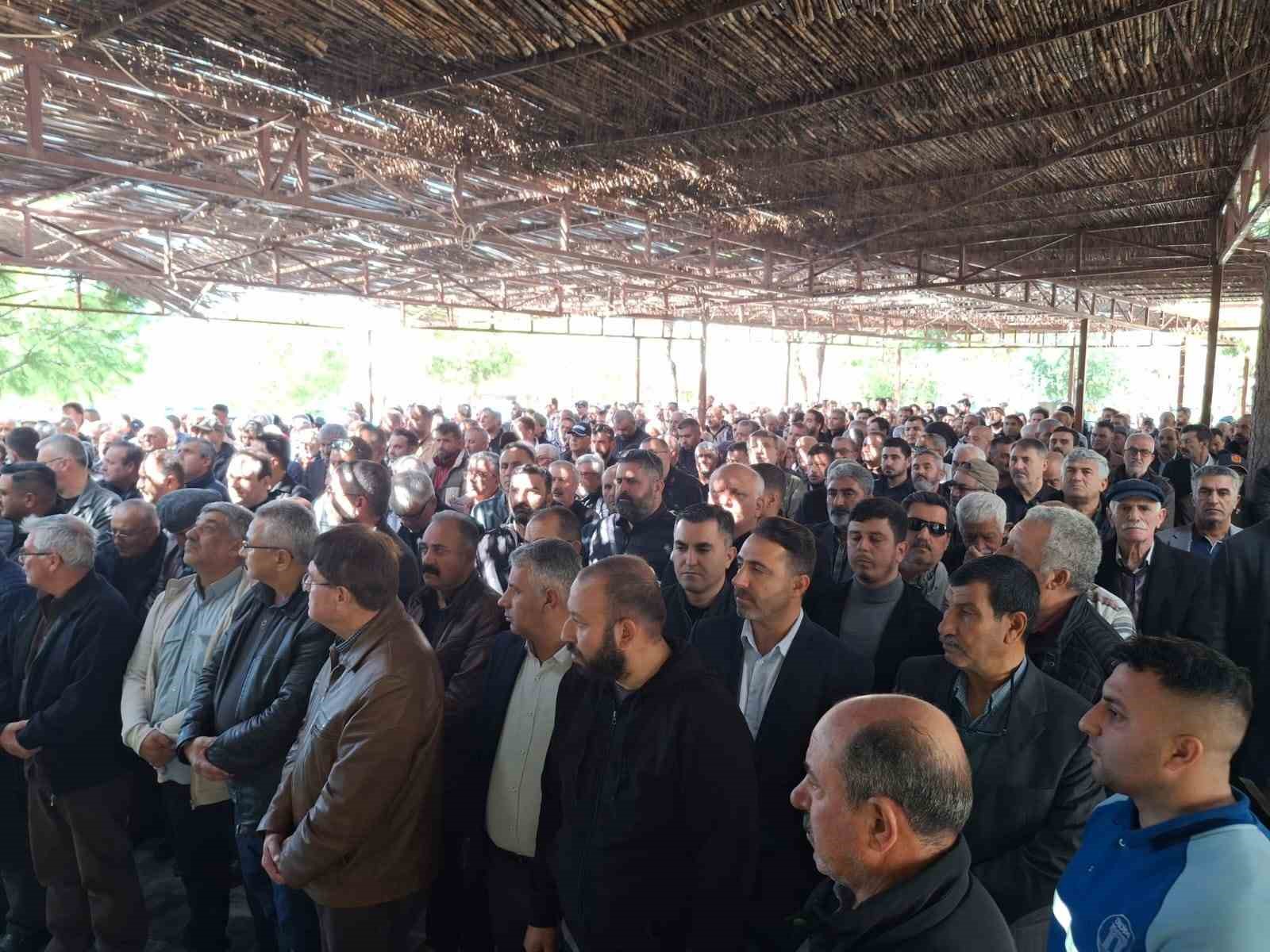 Didim meclis üyesi Erol’un evladı son yolculuğuna uğurlandı
