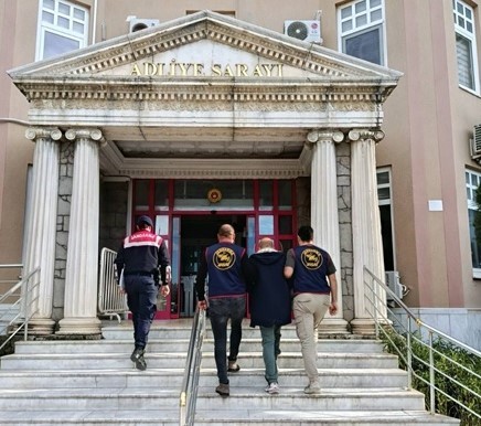 Didim’de 33 yıl hapis cezası ile aranan hükümlü yakalandı
