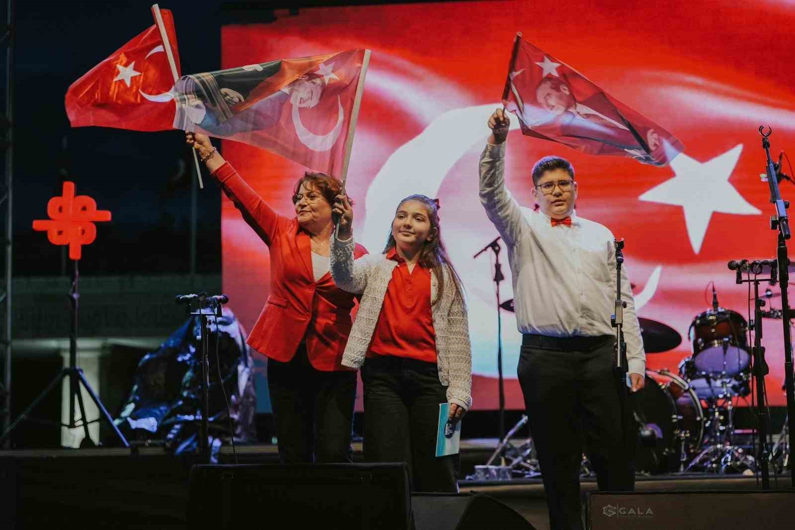 Didim’de bayram coşkusu sokaklara taştı
