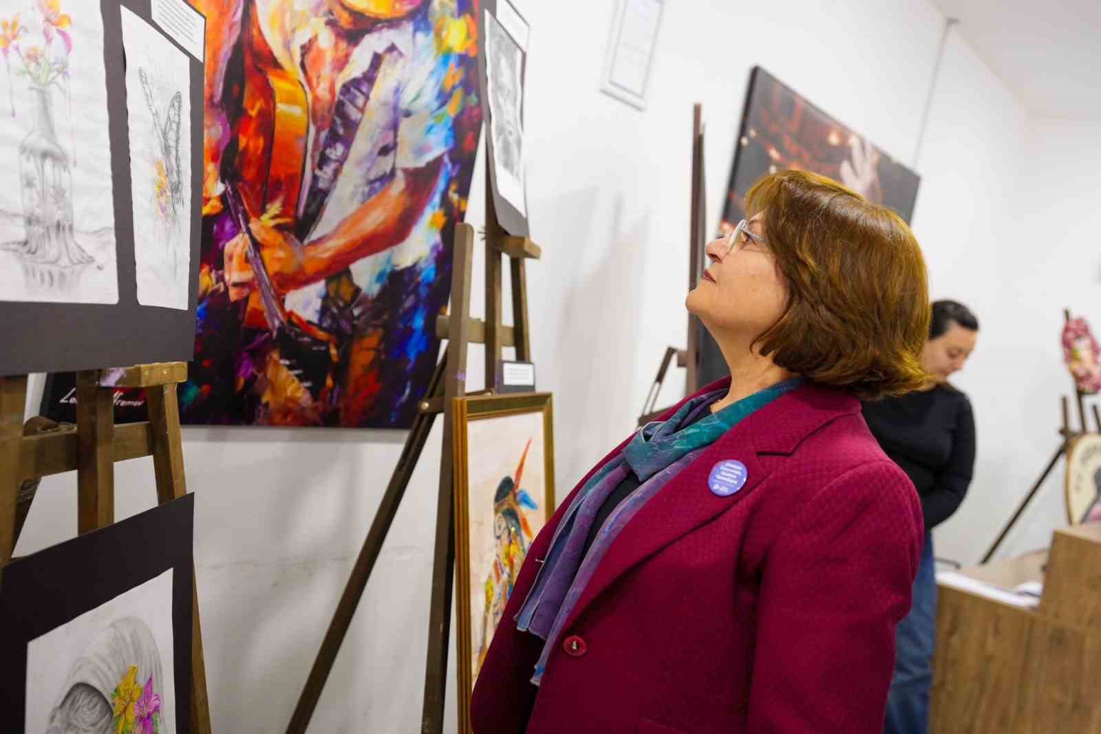 Didim’de ‘Kadın Kadına Özgürlük’ oyunu sanatseverlerle buluştu
